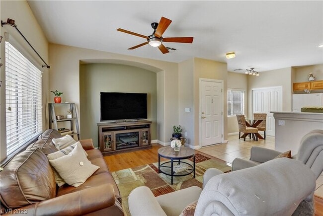 Building Photo - Beautiful Clark County Townhome