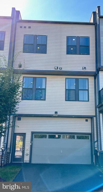 Building Photo - 23115 Cottonwillow Sq