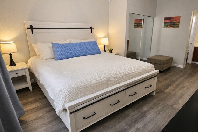 Building Photo - "Chic & Cozy 2-Bed, 2-Bath Furnished Retreat with Granite Elegance in Glendale Steps from Banner ...