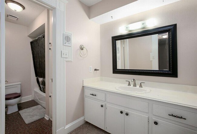 Building Photo - 10455 Antrim Ln