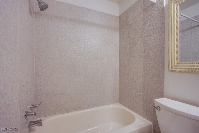 Building Photo - 5009 Evergreen Ave