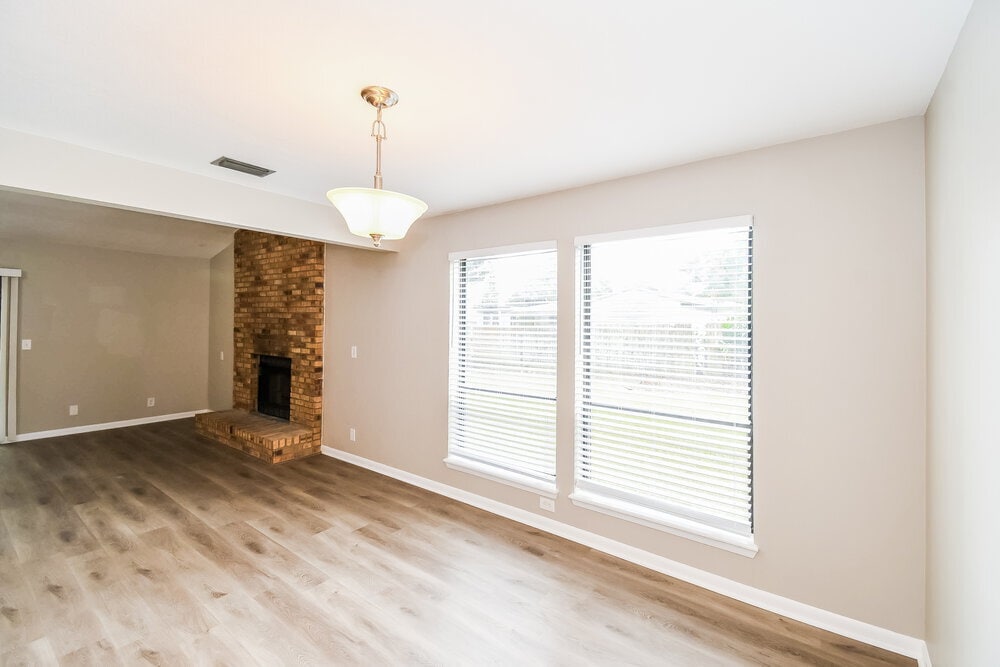 Building Photo - 7152 Holiday Hill Ct