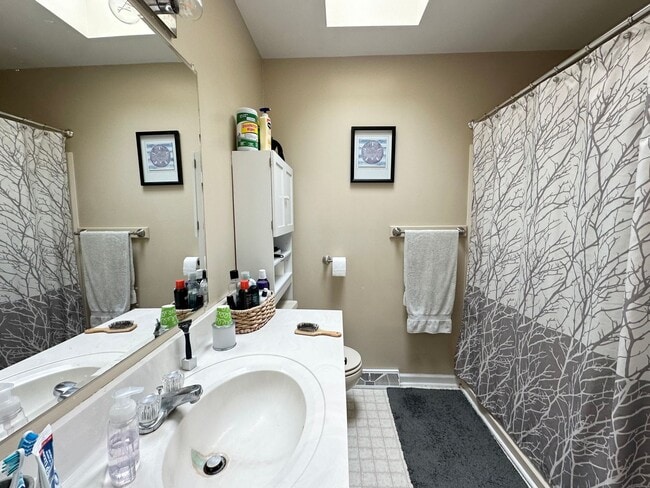 Building Photo - 3 Bedroom 1.5 Bathroom in Elizabethtown!