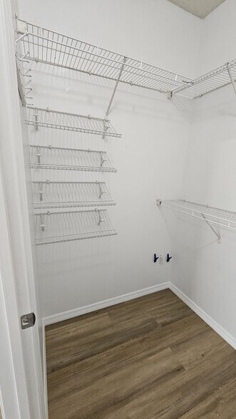 Building Photo - 13117 Summerton Dr