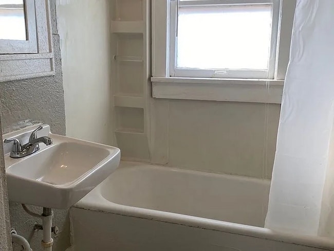 Building Photo - Stylish & Spacious 1-Bedroom Near Midtown ...