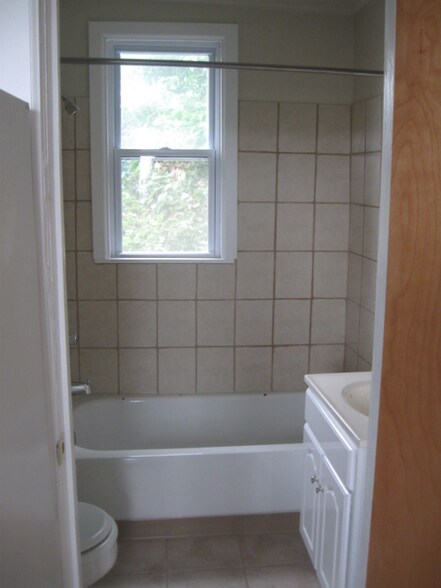 Building Photo - 2529 N Austin Ave