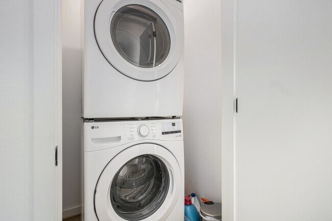 Building Photo - 203 Danna Ln