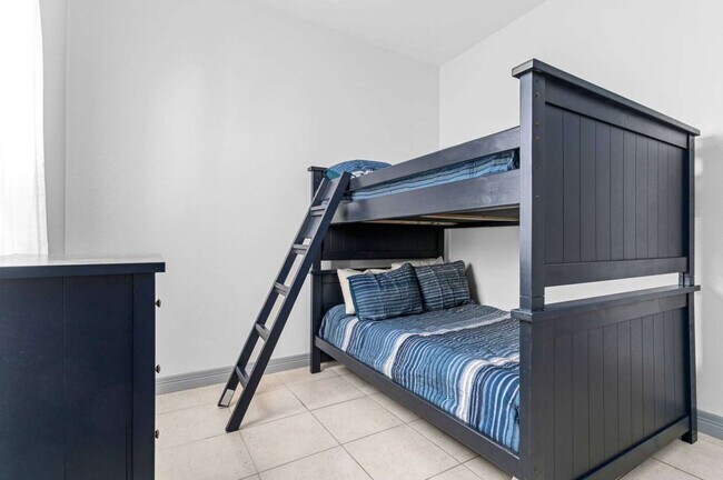 Building Photo - 117 E Campeche St