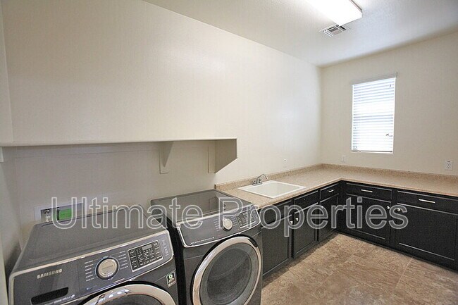 Building Photo - 9907 W Louise Dr