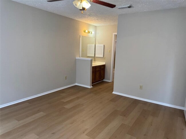Building Photo - 16427 Skeet Ct