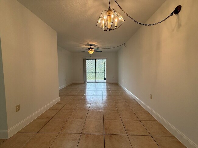 Building Photo - 2 bedroom, 2 bathroom in College Pines!