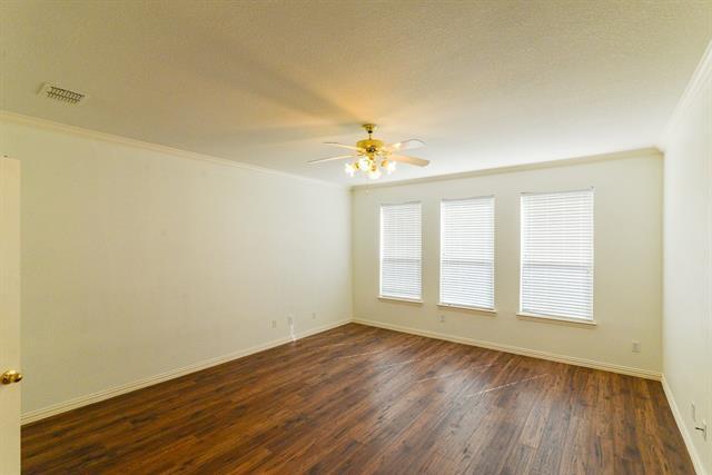 Building Photo - 9605 Pinehurst Dr