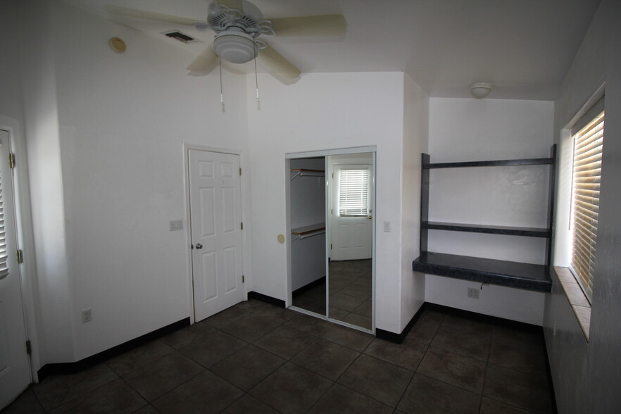 Building Photo - 914 E Hedrick Dr