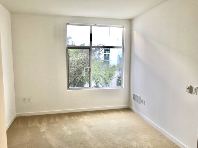 Building Photo - Potrero Hill 2Br/2Ba Modern Condo w/Parkin...