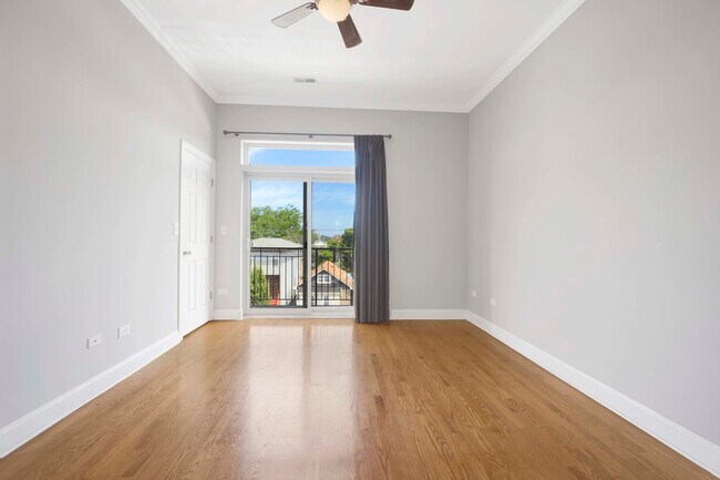 Building Photo - 2736 W Belmont Ave