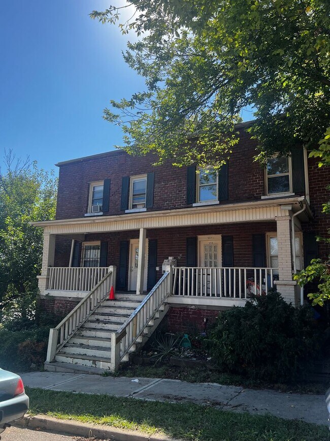 Primary Photo - 1211 Reynolds Ave