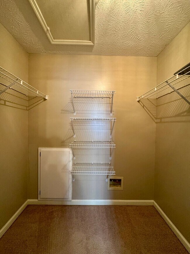 Building Photo - 308-11 Waterdown