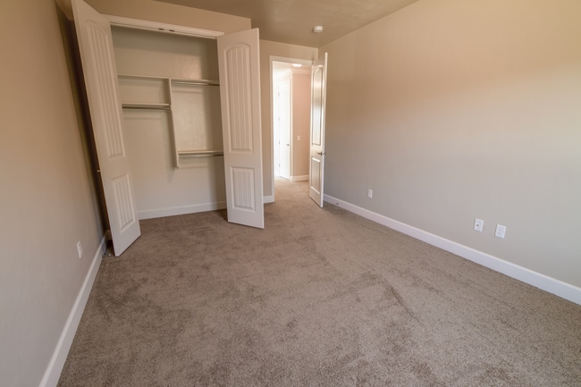 Building Photo - Italian Villages | 3-Bedroom Villa La Vigne (Unfinished Basement)