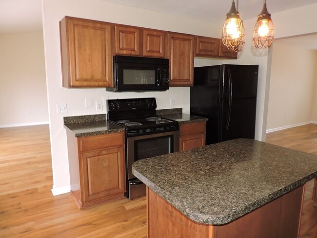 Building Photo - Four bedroom home near Whiting Field!