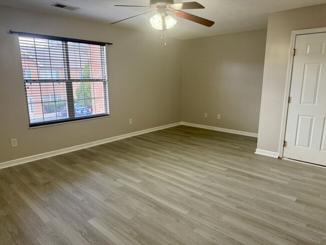 Building Photo - 1627 Maple View Way