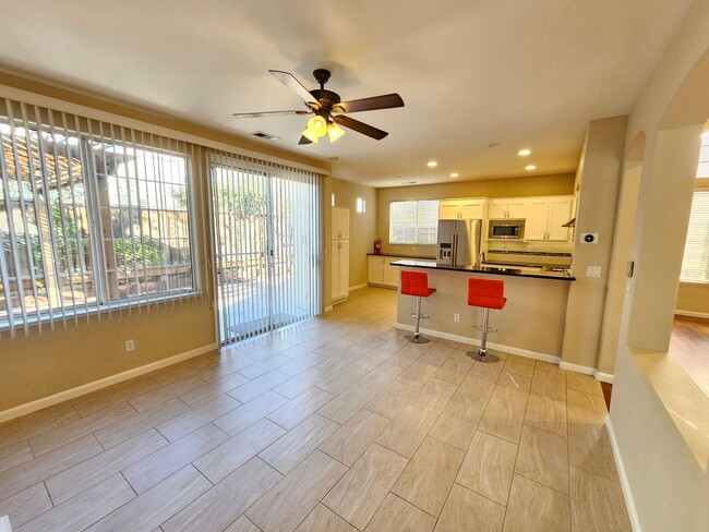 Building Photo - Charming 4 Bed 3 Bath Townhome near Santan...