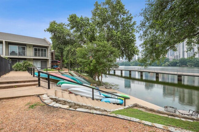 Building Photo - 500 E Riverside Dr