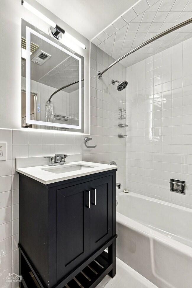 Building Photo - 560 W Arlington Pl