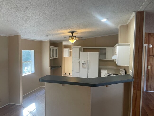 Building Photo - 3/2 Manufactured Home in the Country.