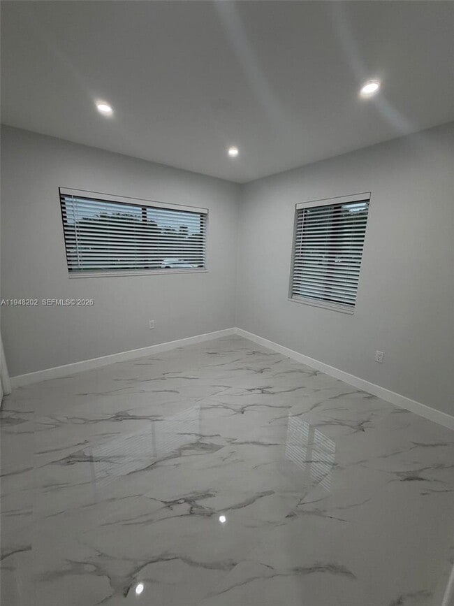 Building Photo - 1085 NW 191st St