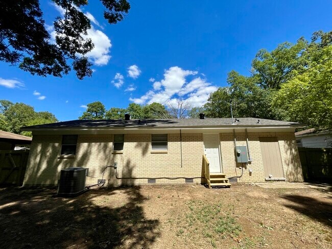 Building Photo - 7015 Eddy Ln