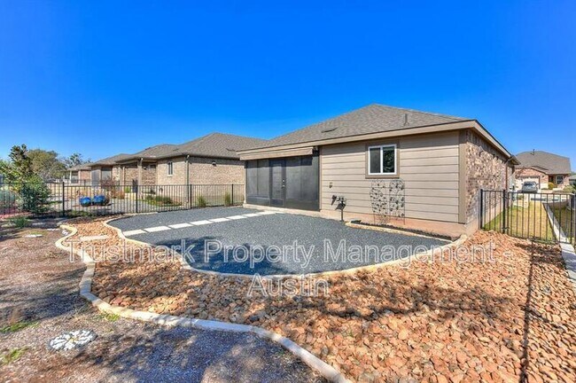 Building Photo - 220 Comal Ln