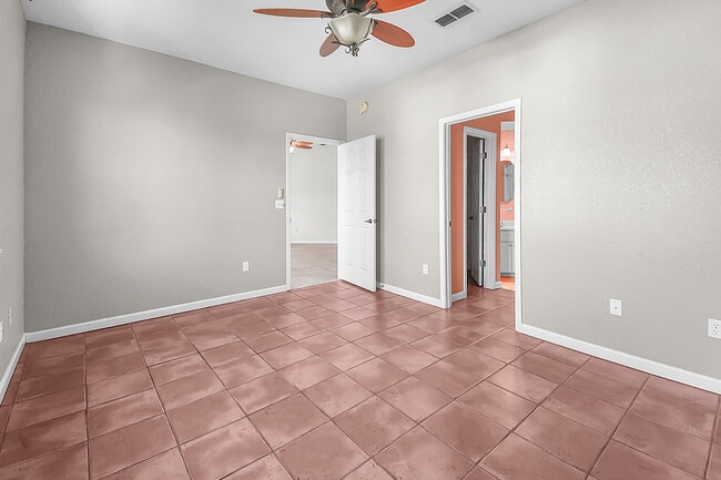 Building Photo - 2221 Vista Cove Rd