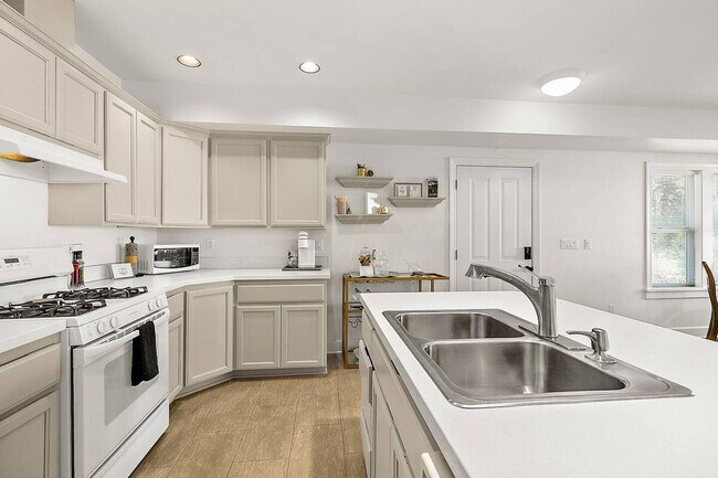 Building Photo - 2615 N Starr St