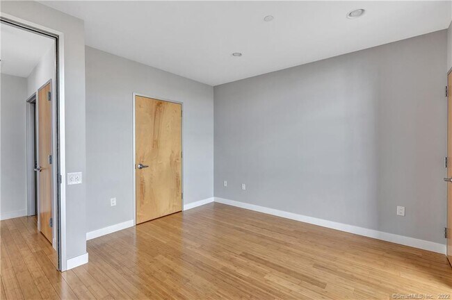 Building Photo - 33 N Water St