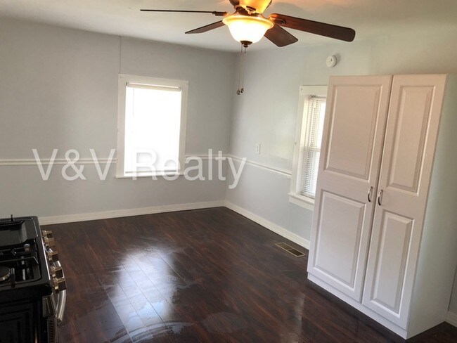 Building Photo - 600 CYPRESS ST (2 BEDROOM)