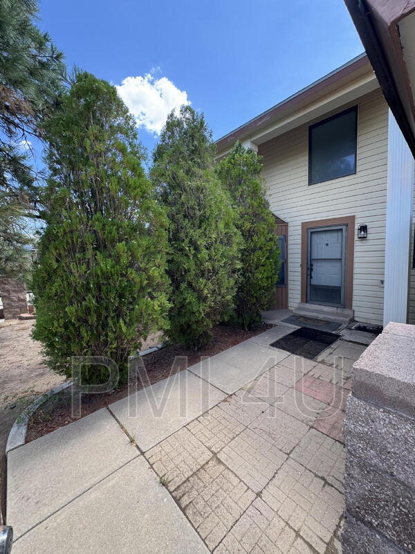 Building Photo - 10412 La Paz Dr