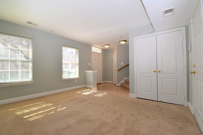 Building Photo - Fantastic 3 Bedroom 2.5 Bathroom Townhouse in KING FARM!