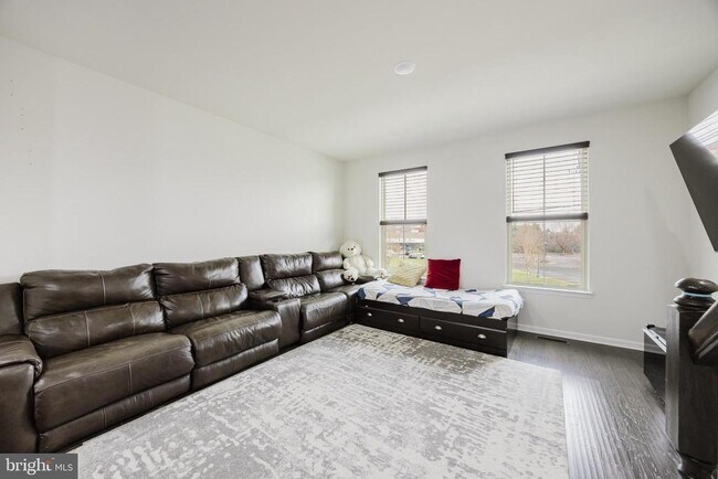 Building Photo - 43831 Stubble Cor Sq