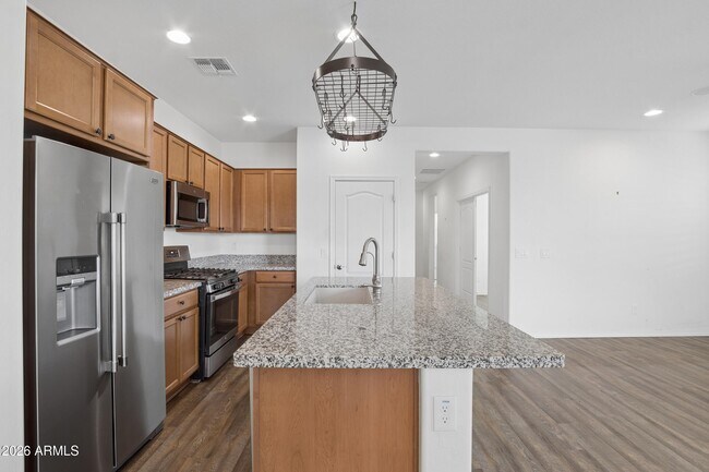 Building Photo - 17863 W Hiddenview Dr