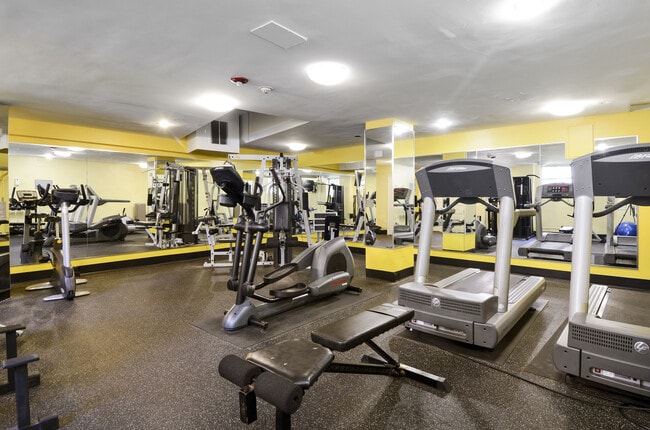 Building Photo - Spacious efficiency right in between Dupon...