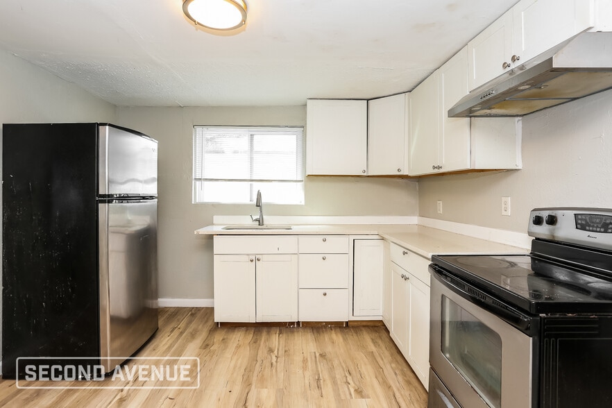 Building Photo - 1656 W 30th St