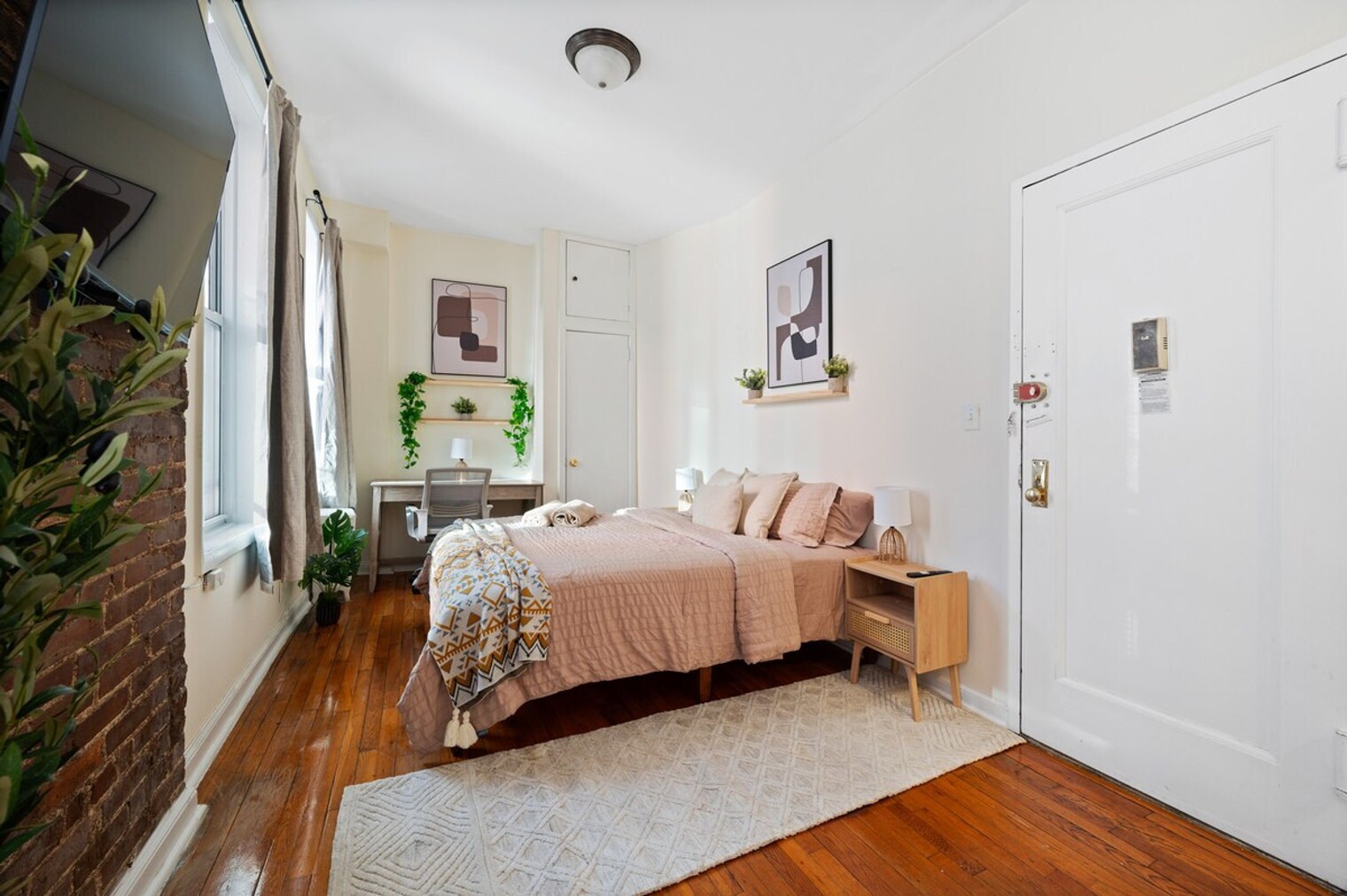 Building Photo - 1762 2nd Ave