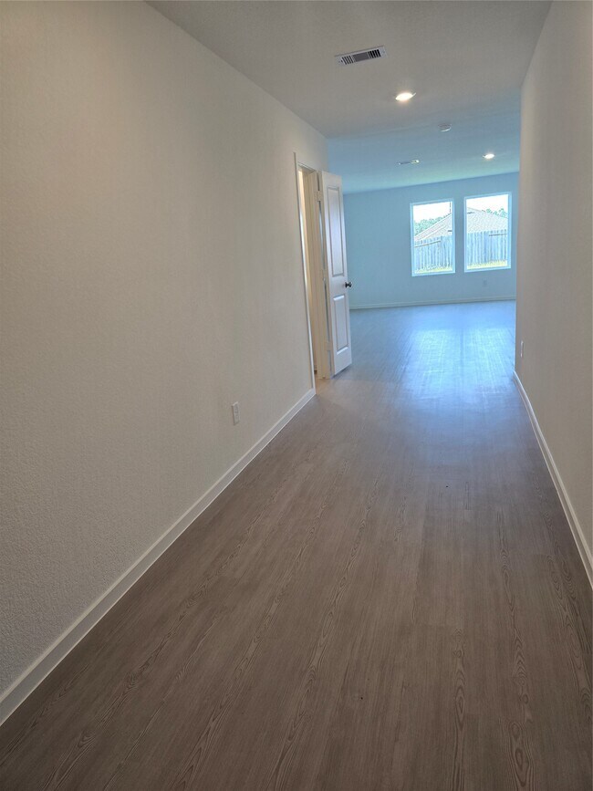 Building Photo - 25446 Carnation Ct