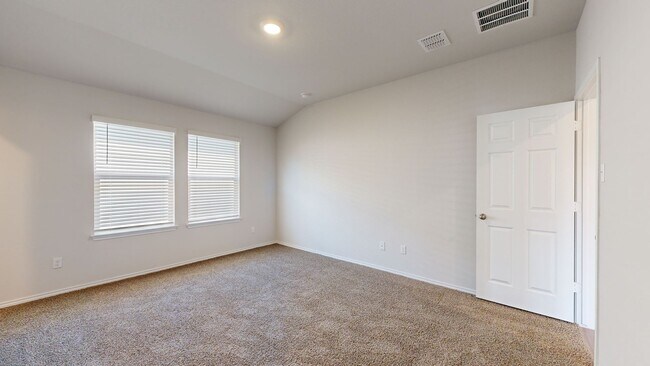 Building Photo - LIKE BRAND NEW HOUSE FOR RENT IN TROY!!!