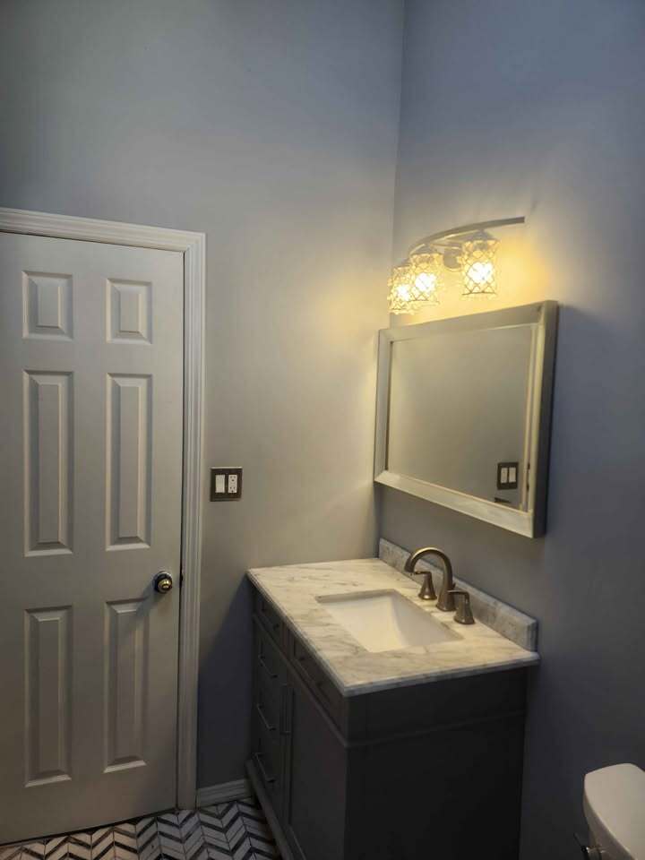 Building Photo - 24 Pine St