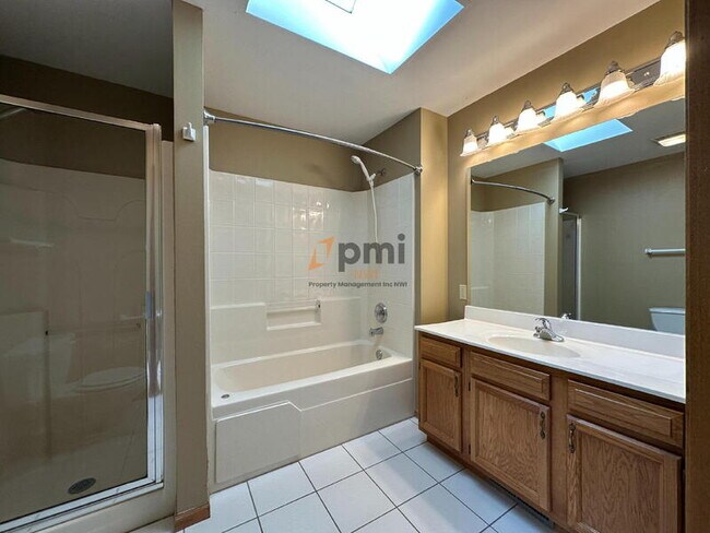 Building Photo - 384 Kingsmill Dr