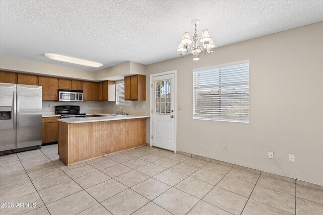 Building Photo - 407 E Pecan Rd