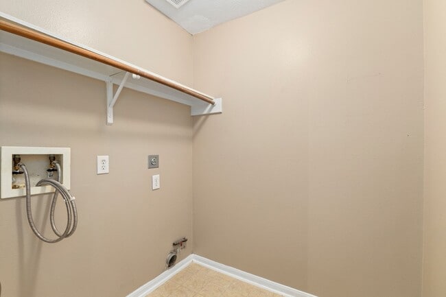 Building Photo - 16126 Taloncrest Dr