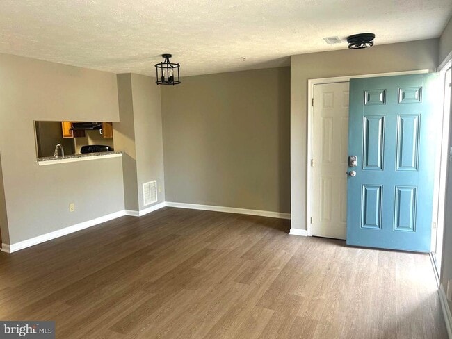 Building Photo - 2140 Bristol Dr