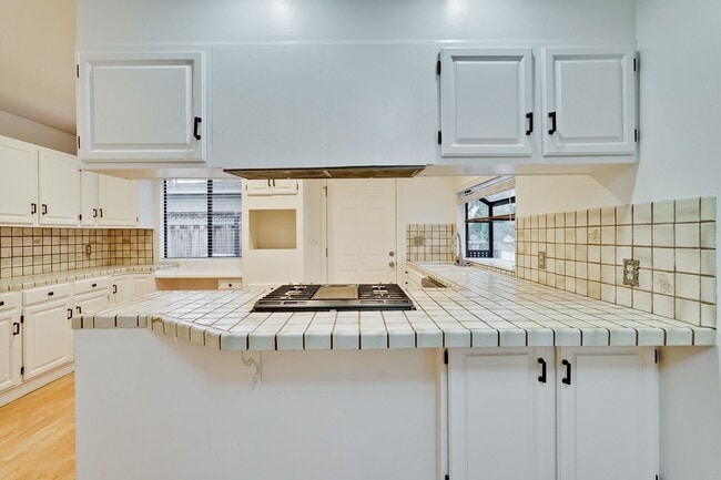 Building Photo - Welcome Home!!! - Great Location, Near Val...